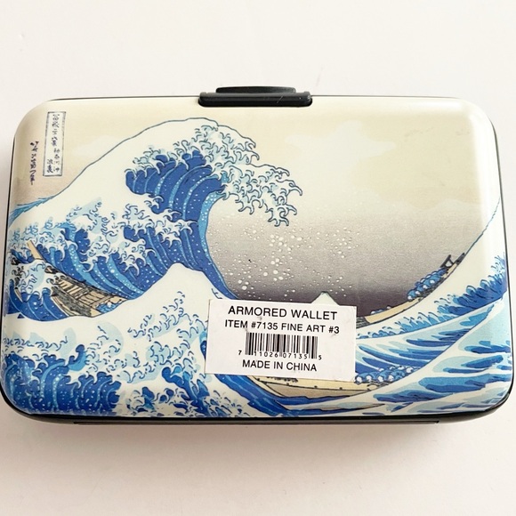 Armored Wallet Credit Card Case with RFID Data Theft Protection - Picture 5 of 8